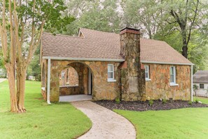 Exterior - Greenville Stone Cottage 5 min to Downtown & Trail (Greenville)