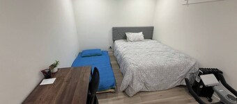 Cozy 2BR Basement Suite w/ cinema | private entry