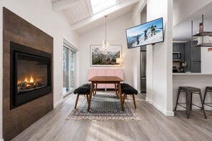 Dining - Cozy 2 bedroom condo in beautiful Snowmass Village with fireplace and hottub (Snowmass Village)