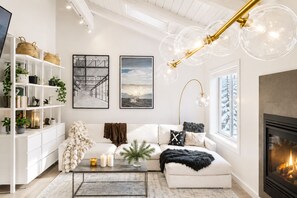 Living area - Cozy 2 bedroom condo in beautiful Snowmass Village with fireplace and hottub (Snowmass Village)