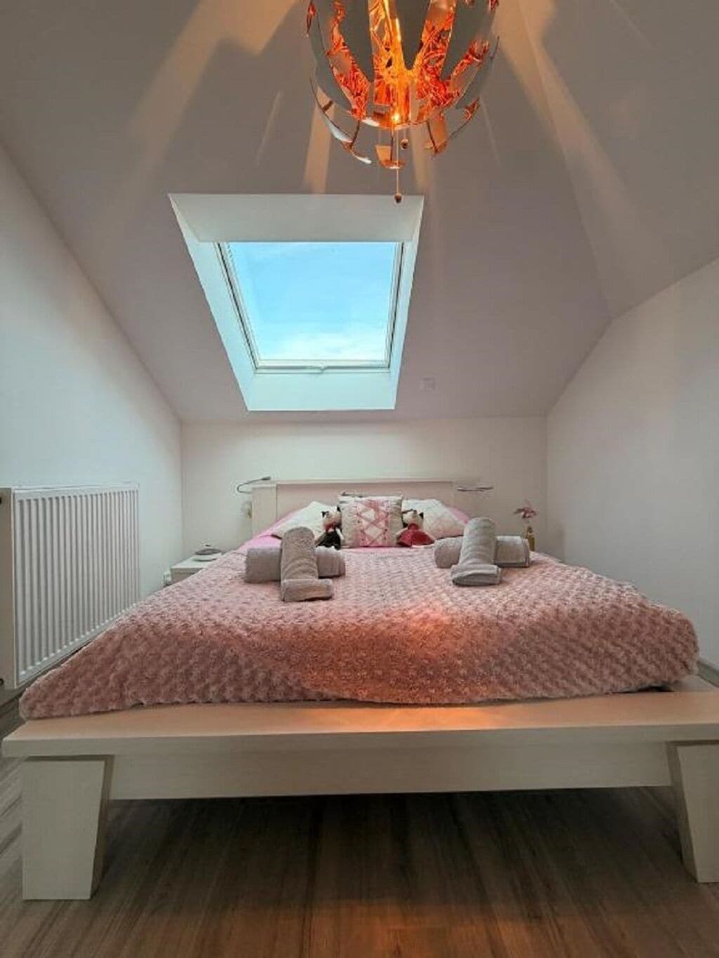 3 bedrooms, iron/ironing board, travel cot, Internet