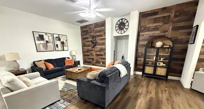 2 mile Lake Sumter/1 mile Spanish Springs/New to rental Aug '26. /3 mins pool