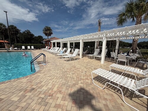 2 mile Lake Sumter/1 mile Spanish  Springs/New to rental Aug '26. /3 mins pool