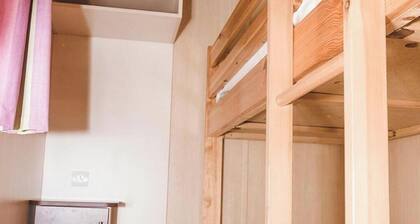 Spacious Lakeside Chalet for 8