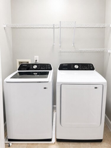 Cozy 2-bedroom townhome in charming Nashville with AC