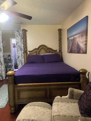 Room - Peaceful 1-bedroom house with AC in Royal Palm Beach (Royal Palm Beach)
