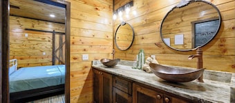 Sweet Magnolia - 3BR Cozy Cabin