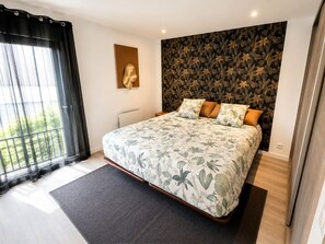 Room - Vrbo Property (Aubervilliers)