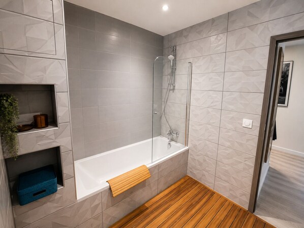 Bathroom - Vrbo Property (Aubervilliers)