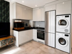 Private kitchen - Vrbo Property (Aubervilliers)