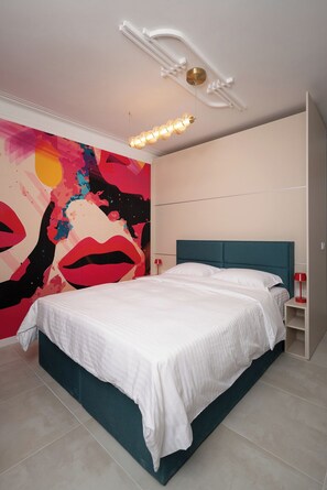Iron/ironing board, WiFi, bed sheets - NEW! Pink Lipstick Lounge Design look/Hotel feel (Sofia)