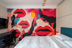 Iron/ironing board, WiFi, bed sheets - NEW! Pink Lipstick Lounge Design look/Hotel feel (Sofia)