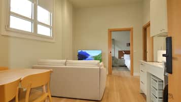 Apartment 1 - Bakea | Vardagsrum | 50-tums smart-tv med digitalkanaler