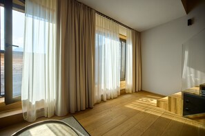 A room with large windows, wooden flooring, and a view of the outdoors. - 8038 Alpin Retreat Grand Maisonette 38 (Schröcken)