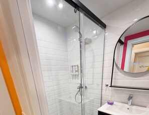 Bathroom - Yellow Boom! (Sofia)