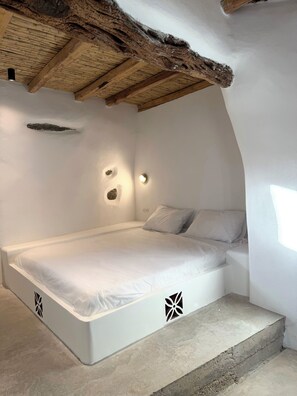Unclassified image, 3 of 12, button - katikià cycladic farmhouse (Syros)