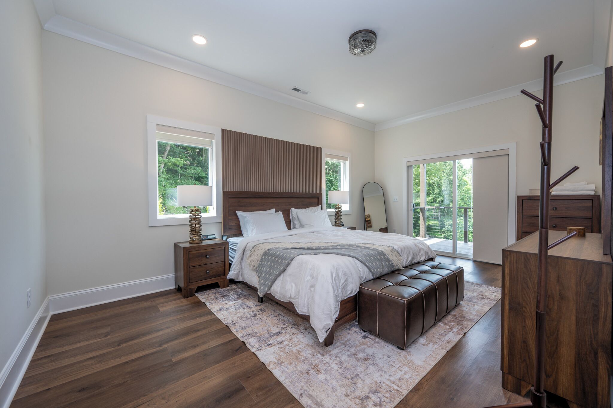 8 bedrooms, iron/ironing board, WiFi, bed sheets