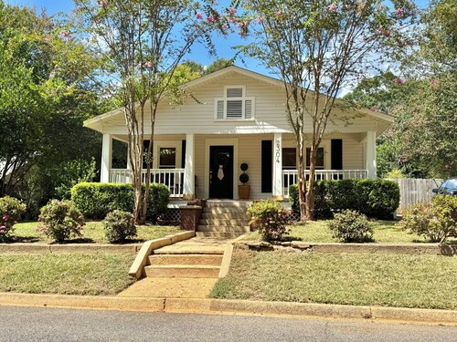 The Sunday House- charming 3 bedroom house just 3 miles to University of Alabama