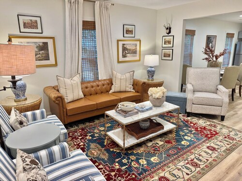 The Sunday House- charming 3 bedroom house just 3 miles to University of Alabama