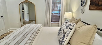 The Sunday House- charming 3 bedroom house just 3 miles to University of Alabama