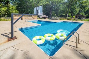 Unclassified image, 2 of 60, button - 3-acre farmhouse retreat, pool & hot tub in Saywer (Sawyer)