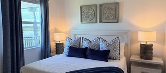CALUSA GOLF & COUNTRY CLUB RETREAT/LAKE & AQUA RANGE VIEWS + OPTIONAL GOLF