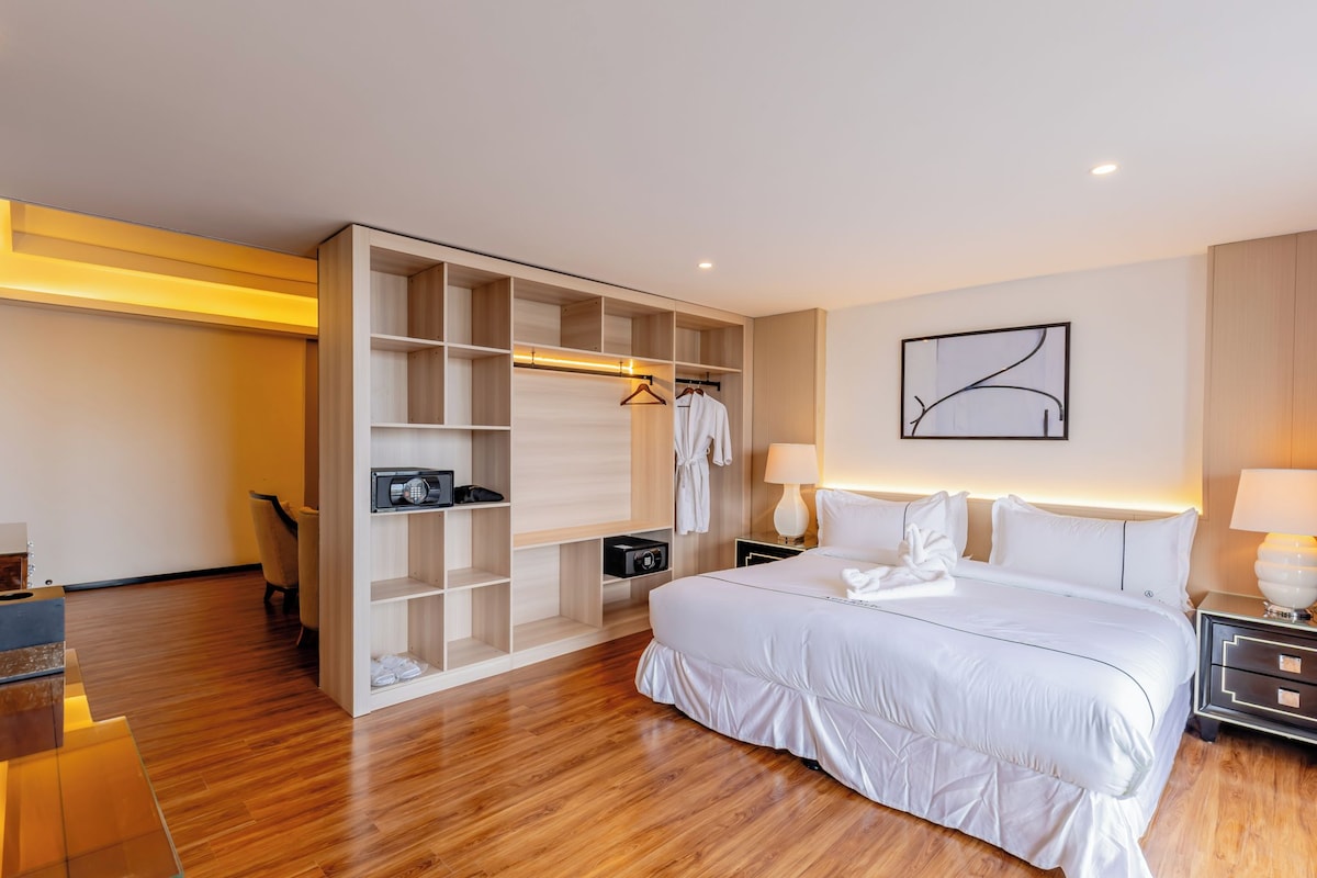 Phòng Suite dành cho gia đình, quang cảnh thành phố | Két bảo mật tại phòng, màn/rèm cản sáng, bàn ủi/dụng cụ ủi quần áo 