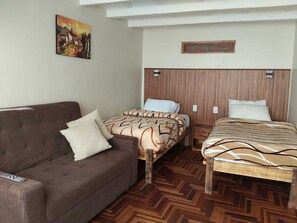 5 bedrooms, desk, free WiFi, bed sheets - Terrific 5-bedroom house in charming Cusco for your getaway (Cusco)