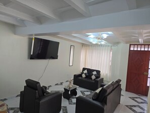 Smart TV - Terrific 5-bedroom house in charming Cusco for your getaway (Cusco)