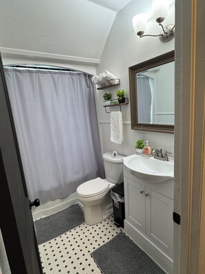 Unclassified image, 5 of 18, button - Welcome to Abreu,adorable Cape Cod-style home situated in the heart of Watertown (Watertown)