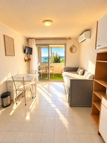 Quiet studio apartment with a view of the pond, air conditioning, and parking