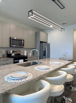 Private kitchen - Sleek Modern Oasis in the Heights (Houston)