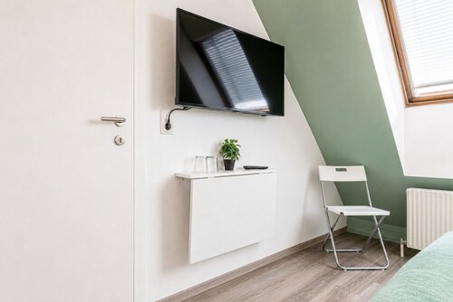 Modern AC Room by Hauptbahnhof