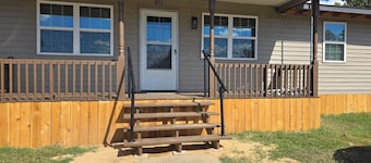 Quiet neighborhood 3-bedroom house w/ 2 full bathrooms & full kitchen in Rattan