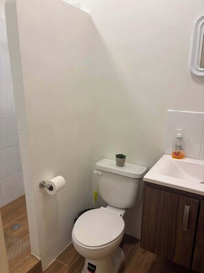 Douche, serviettes fournies