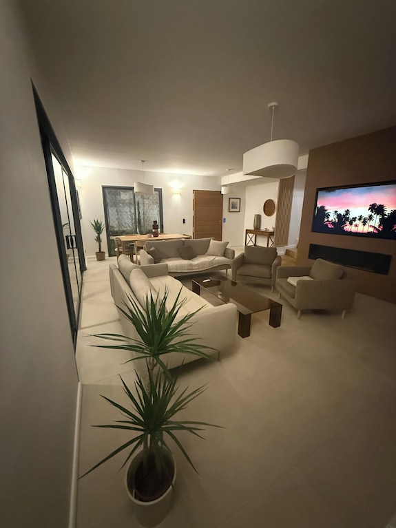 Luxury Villa Swimming Pool View Elevator - Nice