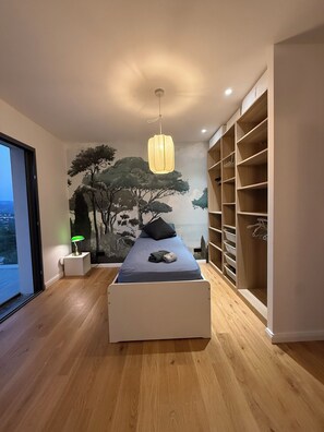 Room - Vrbo Property (Falicon)