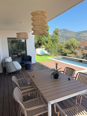 Outdoor dining - Vrbo Property (Falicon)