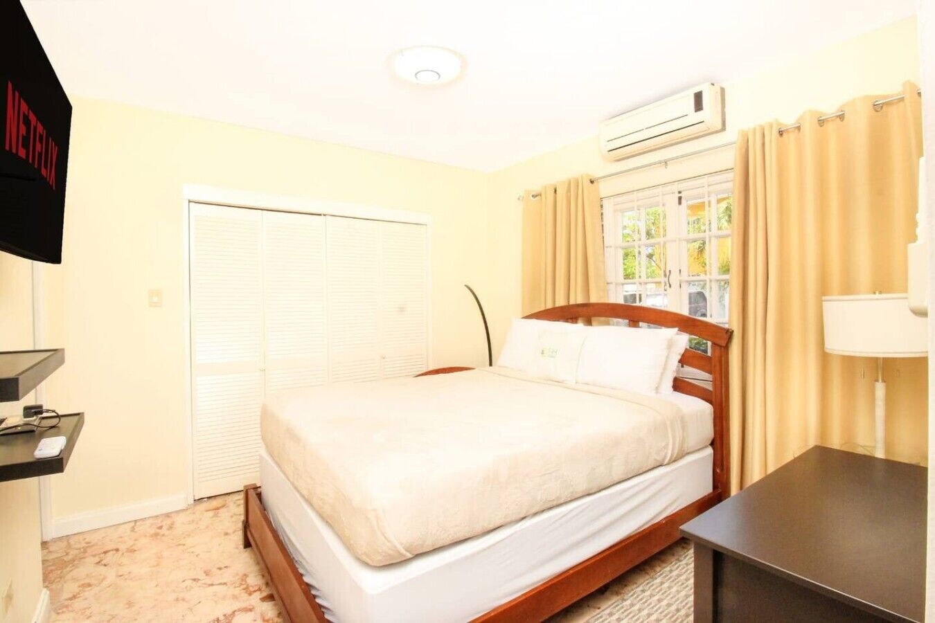 Cozy One Bed Across From Eatery And Pickle Ball - Kingston, Jamaica