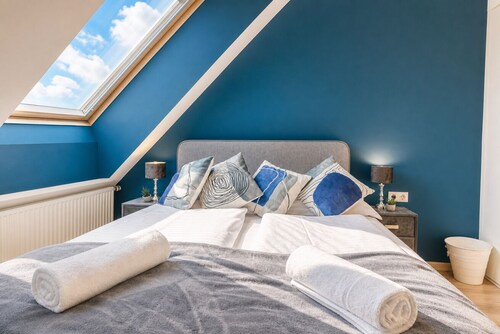 Group Stay Near Hauptbahnhof | AC Rooms