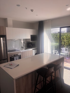 Private kitchen - Spacious Accessible CBD Apartment, metres from new stadium, free carpark onsite (Christchurch)