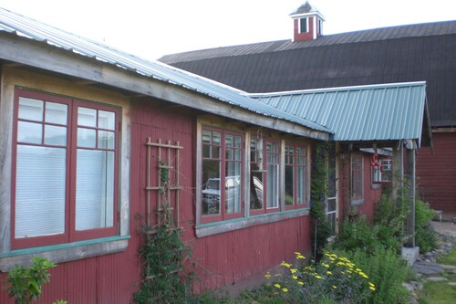 4-bedroom farmhouse in beautiful Hurleyville with AC comfort