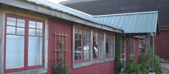 4-bedroom farmhouse in beautiful Hurleyville with AC comfort
