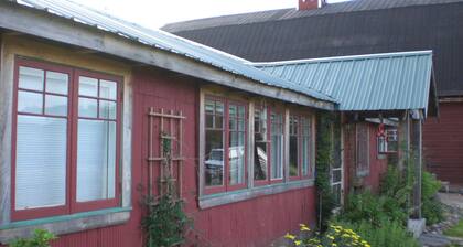 4-bedroom farmhouse in beautiful Hurleyville with AC comfort