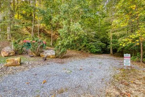 A gravel path leading into a wooded area with a sign indicating a private property and a nature trail. - 2 King Ensuites on first level | Private with easy access | Outdoor Fireplace | Hot Tub | Game Room (Sevierville)
