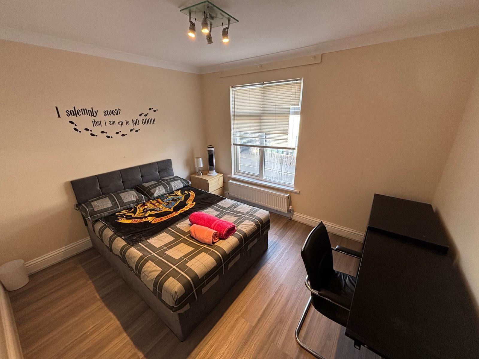 1 bedroom, desk, WiFi (free), bed sheets