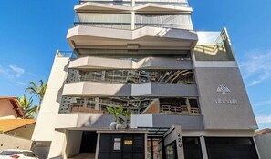 A multi-story hotel with a modern architectural design, featuring balconies and a prominent logo on the facade. - Apt. w/ Balcony & BBQ nr. 340m Beach Vaq0901 (Porto Belo)