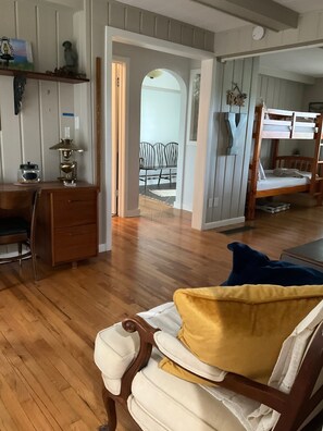 Room - Lovely 3-bedroom house with AC in charming Manistee (Manistee)