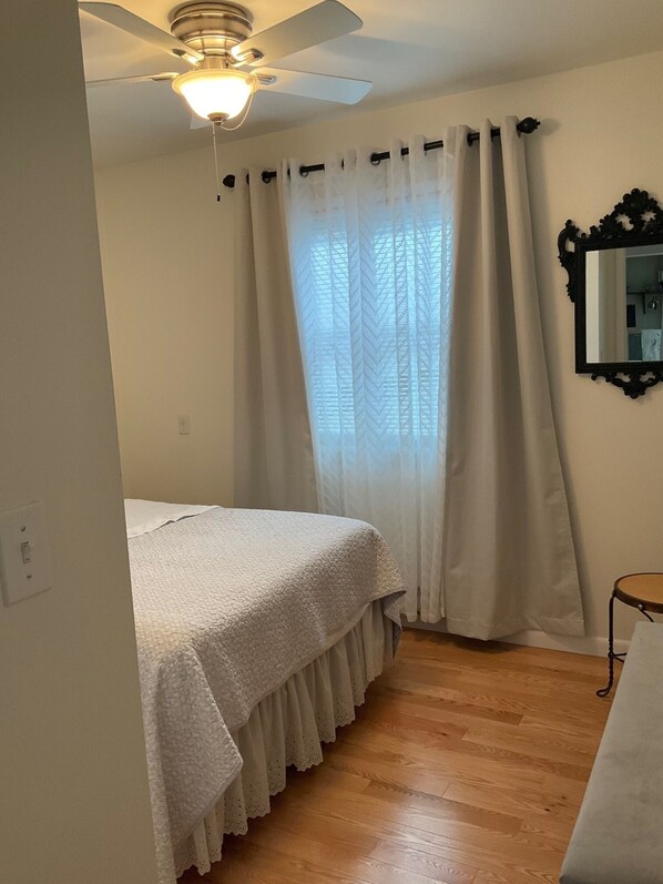 Room - Lovely 3-bedroom house with AC in charming Manistee (Manistee)