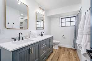 Bruser, hårtørrer, håndklæder, Sæbe